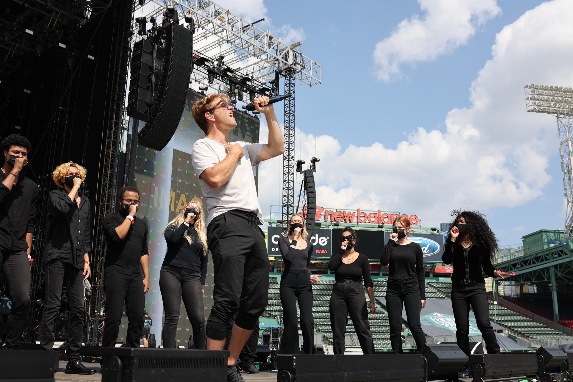 Choir with NKOTB McIntyre