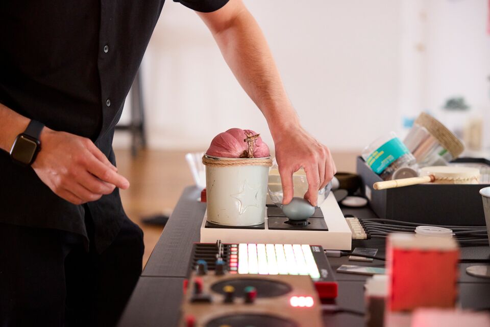 Akito van Troyer's tabletop drumming machine invention