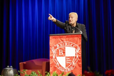 Drummer Greg Bissonette giving an impassioned speech in tribute to Starr