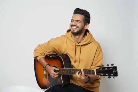 Mayur Jumani at the guitar 