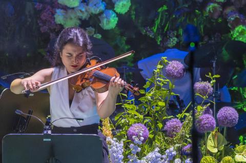 Valencian student performs at commencement 