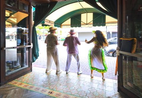 Cuban salsa dancers in Little Havana, Miami